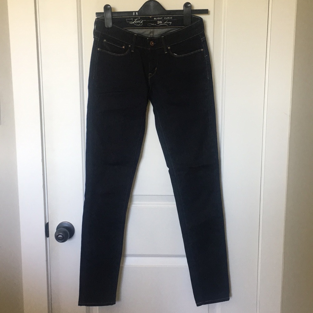 Levi’s Slight Curve Dark denim 26x32